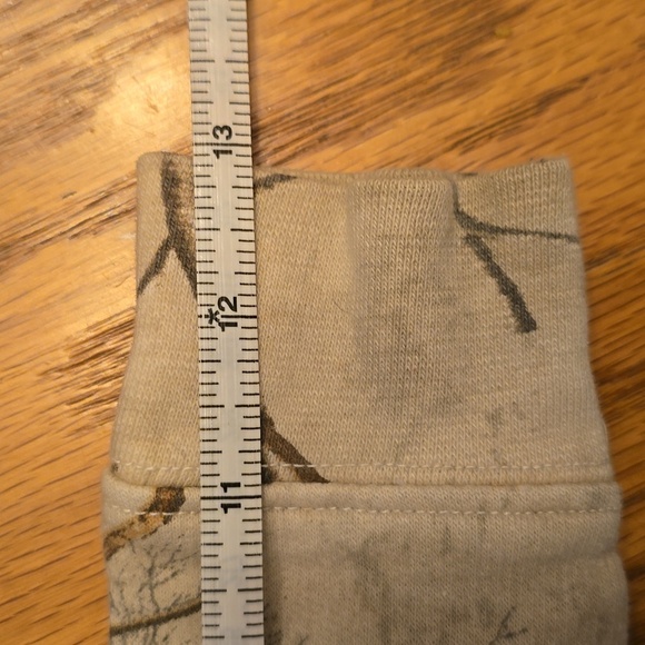 Realtree Pink and Cream Camo Sweatshirt with Color Blocked Sleeves LOT F - Picture 8 of 8